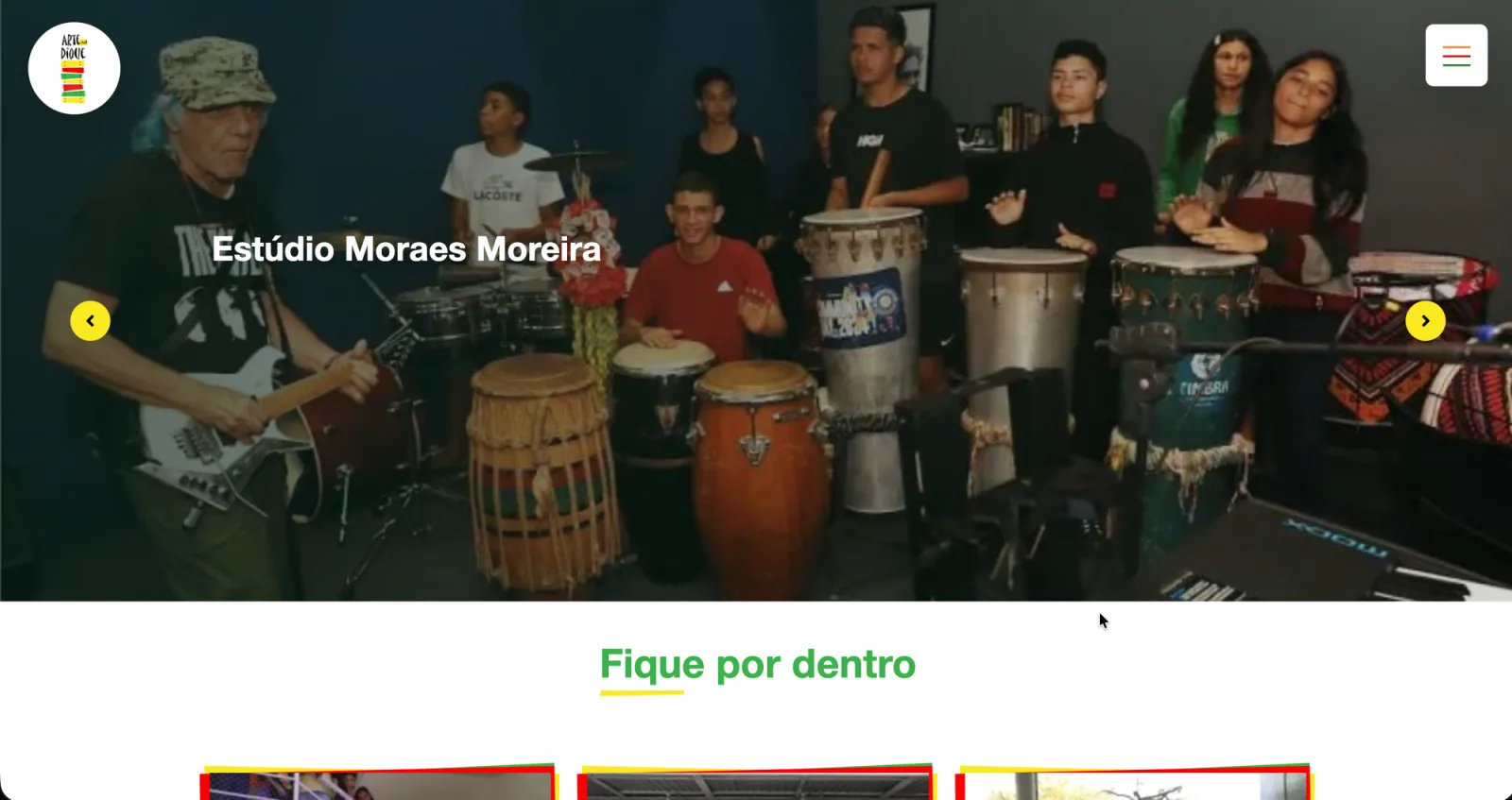 Arte no Dique — homepage do site institucional, com foto de uma roda de percussão no Estúdio Moraes Moreira